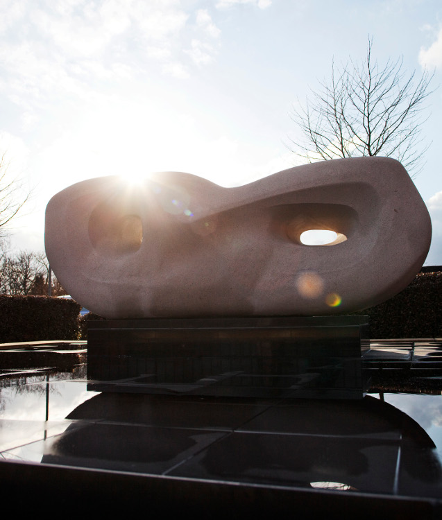 chesterfield-barbara hepworth statue