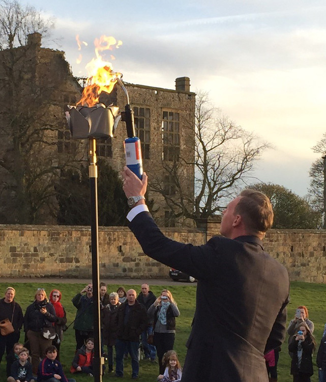 Spireites Humphreys lights beacon for the Queen