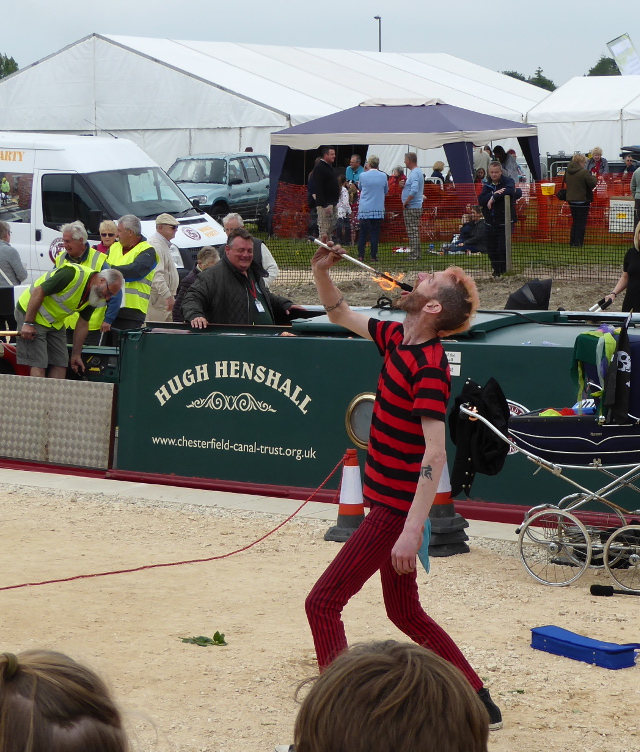 Fire eaters at National Trailboat Festival 2016