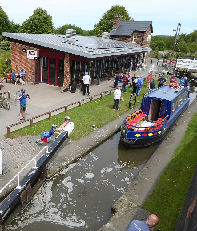 chesterfield canal green flag